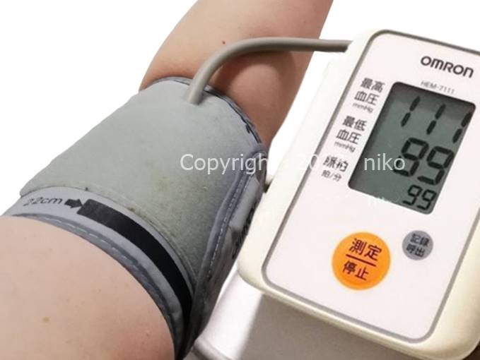 スマートウォッチ　ウェアラブル血圧計　HUAWEI WATCH D　オムロン血圧測定